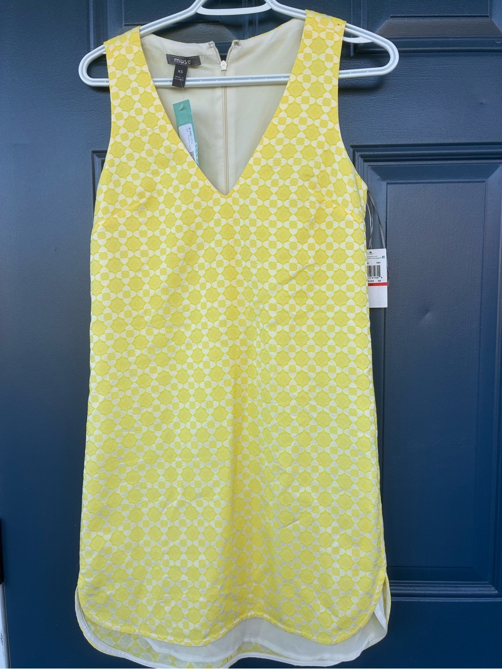 New Muse Sleeveless Dress in Yellow and White Lacey Material Size XS
